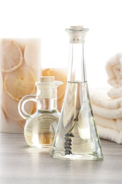 Lavanta masaj yağları ile turuncu mumları
