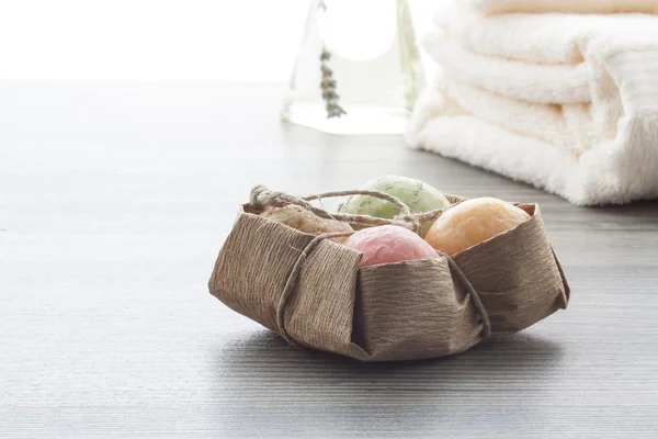 havlu ile sabun topları