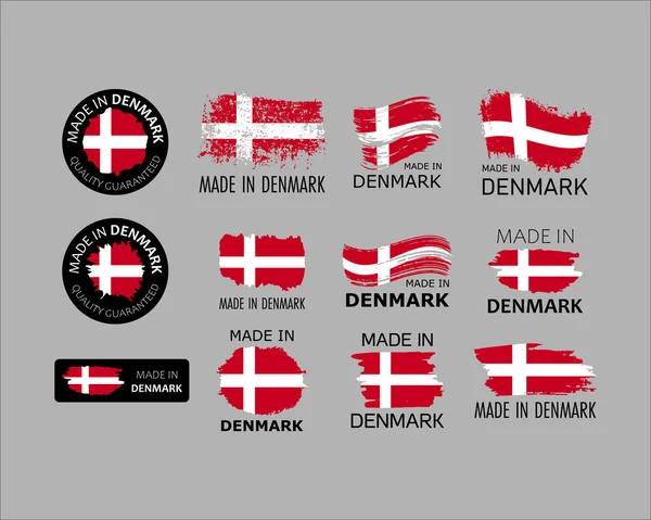 Çıkartma takımı. Danimarka 'da üretilmiş. Danimarka bayrağı şeklinde fırça darbeleri. Fabrika, üretim ve üretim ülkesi konsepti. Etiket ve ambalaj için tasarım ögesi. Vektör renkli illüstrasyon.