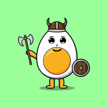 Sevimli çizgi film karakteri haşlanmış yumurta viking korsanı şapkalı ve elinde baltayla modern tasarım kalkanı var.