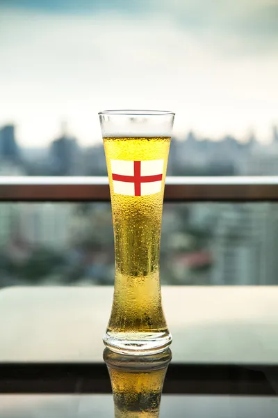 England Flag on Beer Glass (with clipping path) — Stock Photo, Image