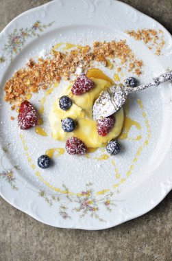 mascarpone krema çilek ile