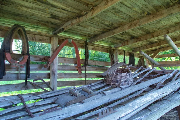 Ściana Desek Pod Baldachimem Widoczny Wierzchołek Drewniany Wózek Chłopski Domowy — Zdjęcie stockowe