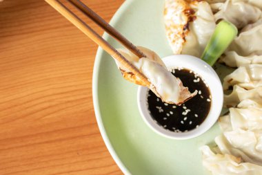 Gyoza (Japon Kızarmış Böreği) Soya soslu domuz dolması