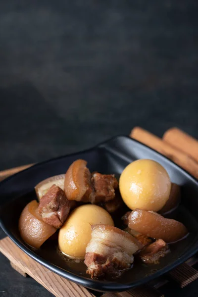 Тушеная Свинина Яйцом Тайском Сахарном Соусе — стоковое фото