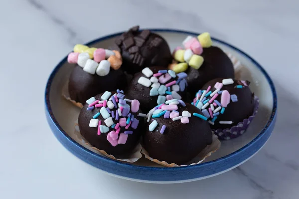 Bolas Chocolate Espolvoreado Con Azúcar Color Pasteles Lindos — Foto de Stock