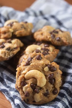 Kaju fıstıklı çikolatalı kurabiye.