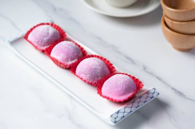 Daifuku, Japon şekerlemesi, yuvarlak şekilli.