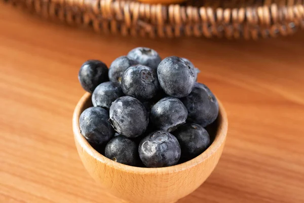 Fresh Blueberries Wooden Cup — Stock Photo, Image