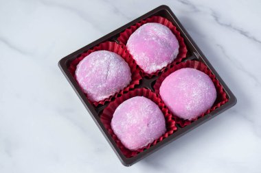 Daifuku, Japon şekerlemesi, yuvarlak şekilli.