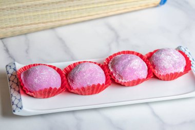 Daifuku, Japon şekerlemesi, yuvarlak şekilli.