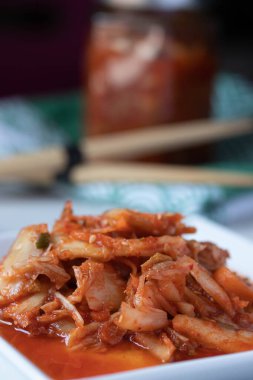 Baharatlı marul kimchi, Kore yemeği, vejetaryen yemekleri sağlık için iyidir.