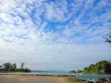 Clear sea, beautiful sky, good weather day
