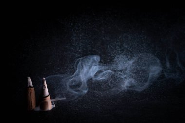 Tütsü ve duman siyah arkaplanda