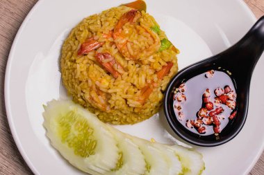 Tayland Yeşil Körili Karides Kızarmış Pirinç