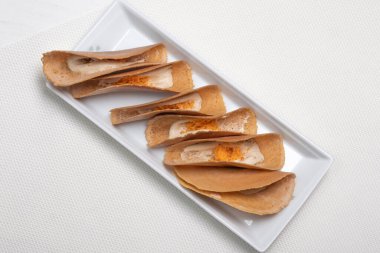 Çıtır gözleme, Tayland tatlıları, tatlı ya da tuzlu malzemeler.