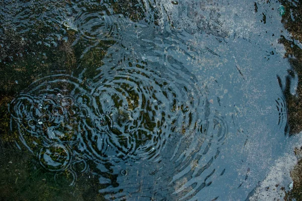 背景にセメントの背景にある抽象的な水のリップル 自然な複雑なテクスチャ — ストック写真