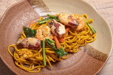 Stir Fried Egg Noodles with Shrimp and Squid Mee Pad Hokkien