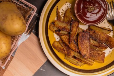 Salt-grilled potatoes with tomato sauce. Fast food restaurant