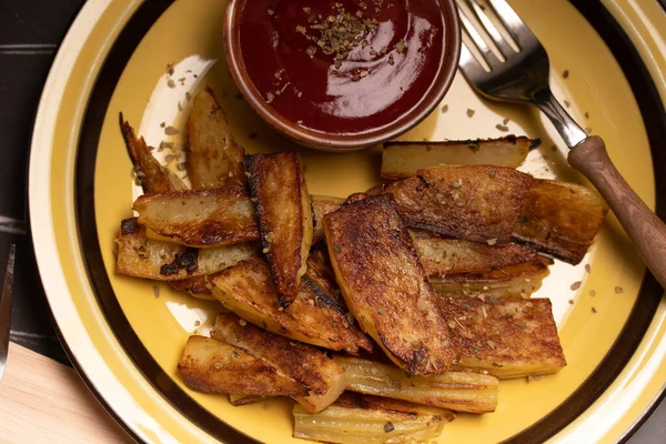 Salt-grilled potatoes with tomato sauce. Fast food restaurant
