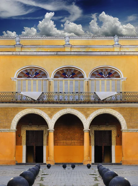 Колониальное здание в Гаване — стоковое фото