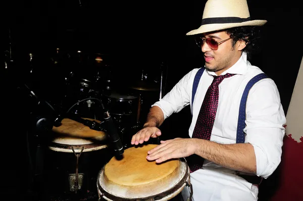 Jovem percussionista masculino — Fotografia de Stock