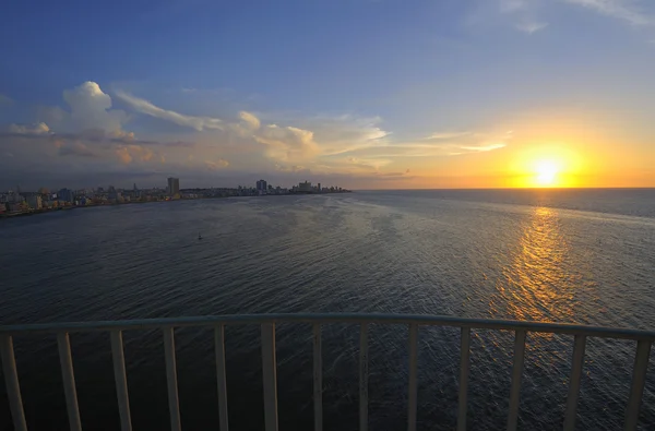 O horizonte de Havana ao entardecer — Fotografia de Stock