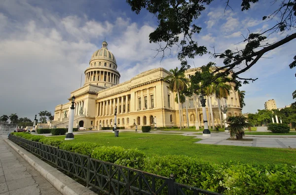 国家的国会大厦。哈瓦那 — — 2010 年 7 月 9 日. — 图库照片