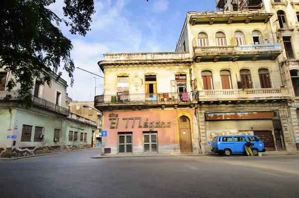 Street with colorful facades. HAVANA - 9 JULY, 2010. — Stock Photo, Image