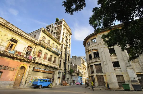 Colorful facades in shabby Havana street.  9TH JULY, 2010. — Stock Photo, Image