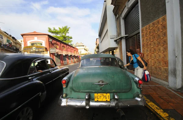 Sztuka american classic cars. Havana - 9 lipca, 2010. — Zdjęcie stockowe