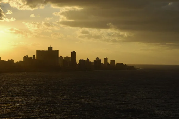 Havana skyline silhueta ao pôr do sol — Fotografia de Stock