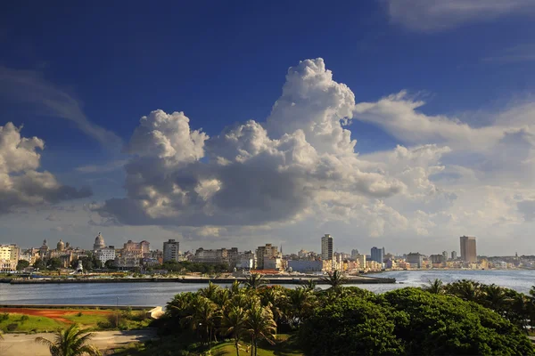 Havana stadsgezicht van el morro Fort — Stockfoto