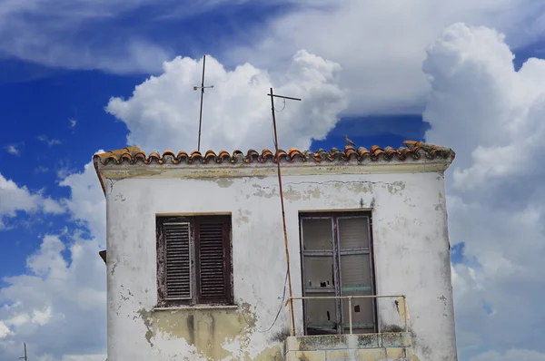 Casa minúscula erodida — Fotografia de Stock