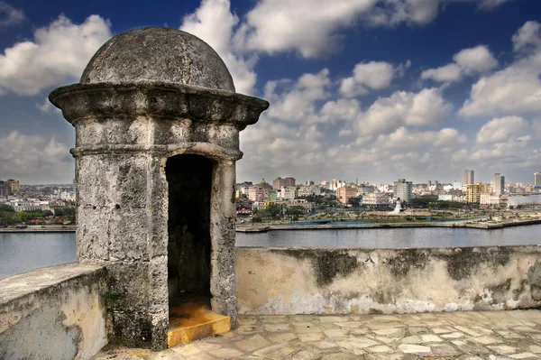 Havanna stadssilhuetten från fästning vägg — Stockfoto