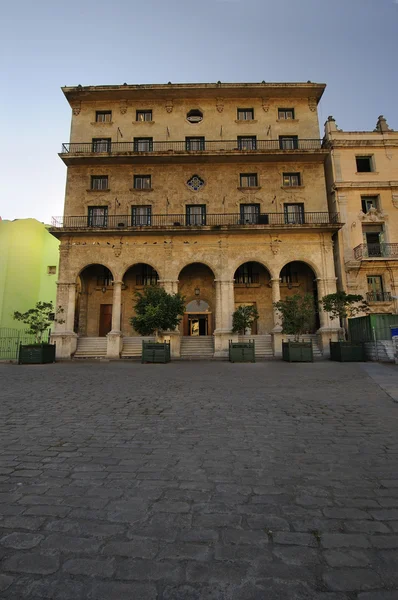 Colonial Havana fachada do edifício — Fotografia de Stock