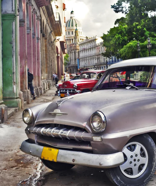 Havana scéna s staré auto — Stock fotografie