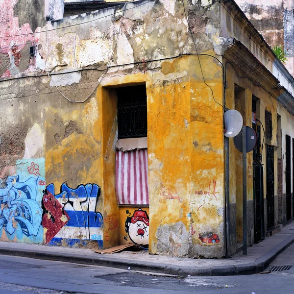 Grunge κτίριο τοίχο στην Αβάνα — Φωτογραφία Αρχείου