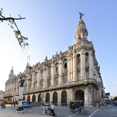 Şehirde havana, Küba Ulusal Tiyatro. Kasım 2009 yılında alınan