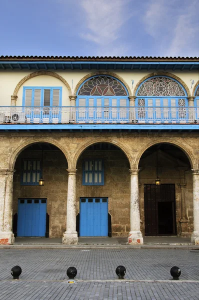 Antigo edifício colonial de Havana — Fotografia de Stock