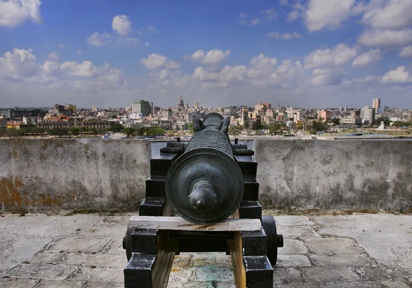 Havana skyline and cannon — Stock Photo, Image