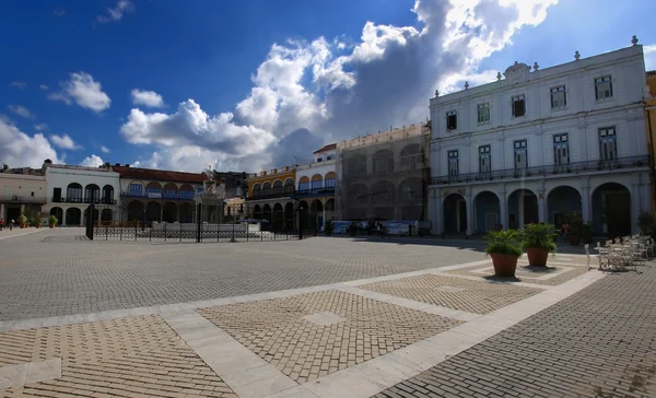 Oud havana "plaza vieja", cuba. oktober 2008 — Stockfoto