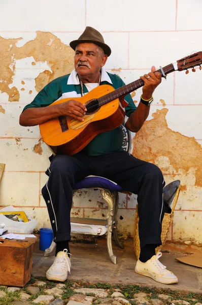 Músico tradicional na rua Trinidad, Cuba. PTU 2008 — Fotografia de Stock