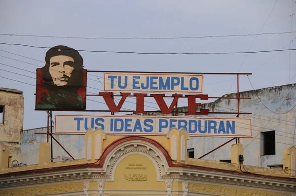 Che Guevara'nın komünist propaganda, cienfuegos, cuba. Ekim 2008 — Stok fotoğraf