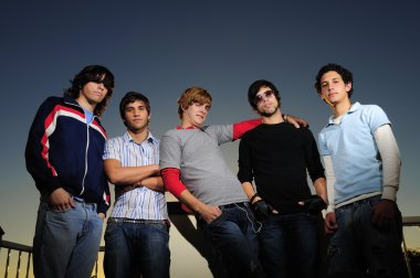 5 geçici genç grup