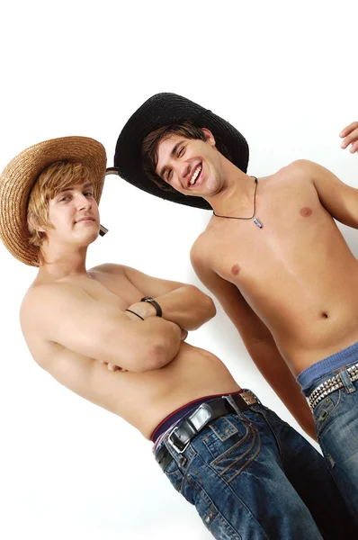 Gelukkige vrienden met hoeden — Stockfoto