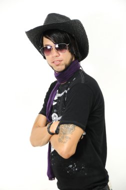 Kovboy şapkalı trendy adam