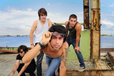 Çocuklar takım poz serin