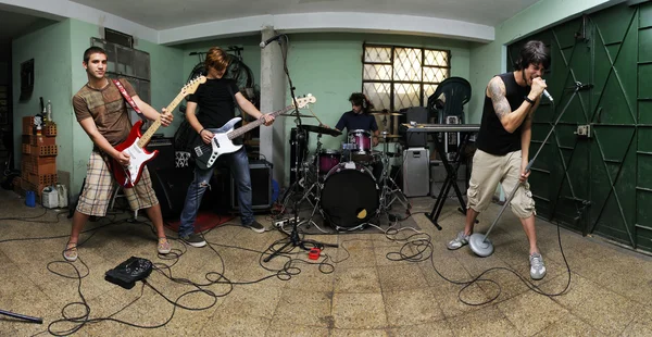 Rock band on garage — Stock Photo, Image