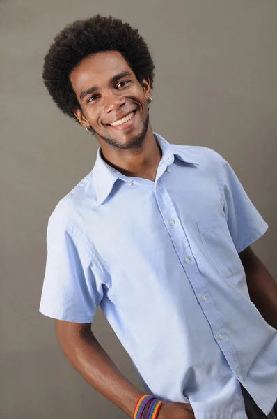 Щасливий афроамериканський чоловік — стокове фото